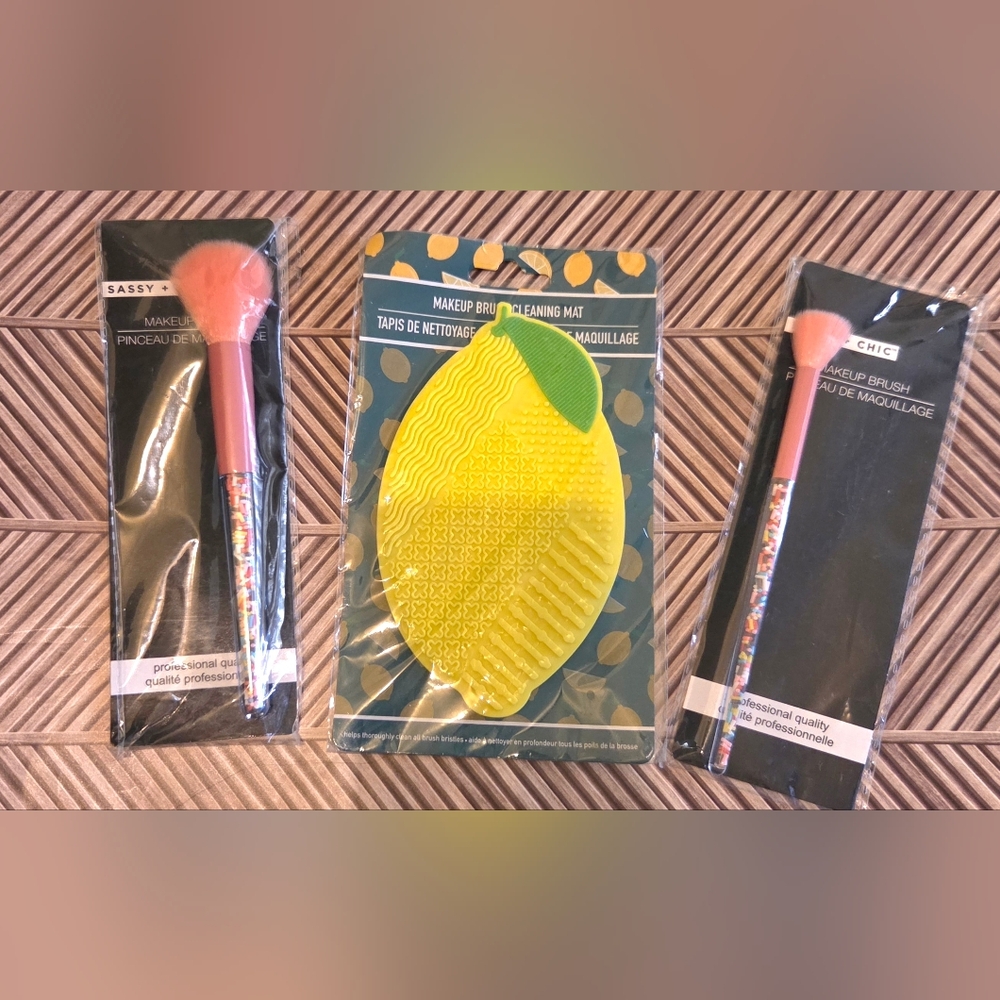Lemon Silicone Makeup Brush Cleaning Mat with Sassy + Chic Decorative Brush Set